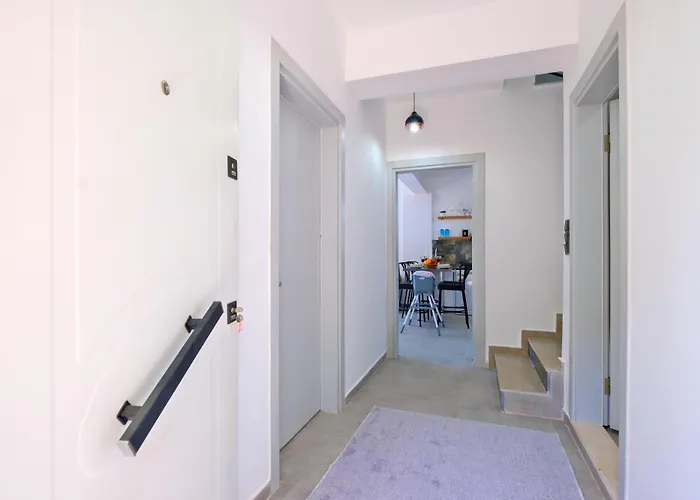 ヴィラ Montana 2 フェティエ